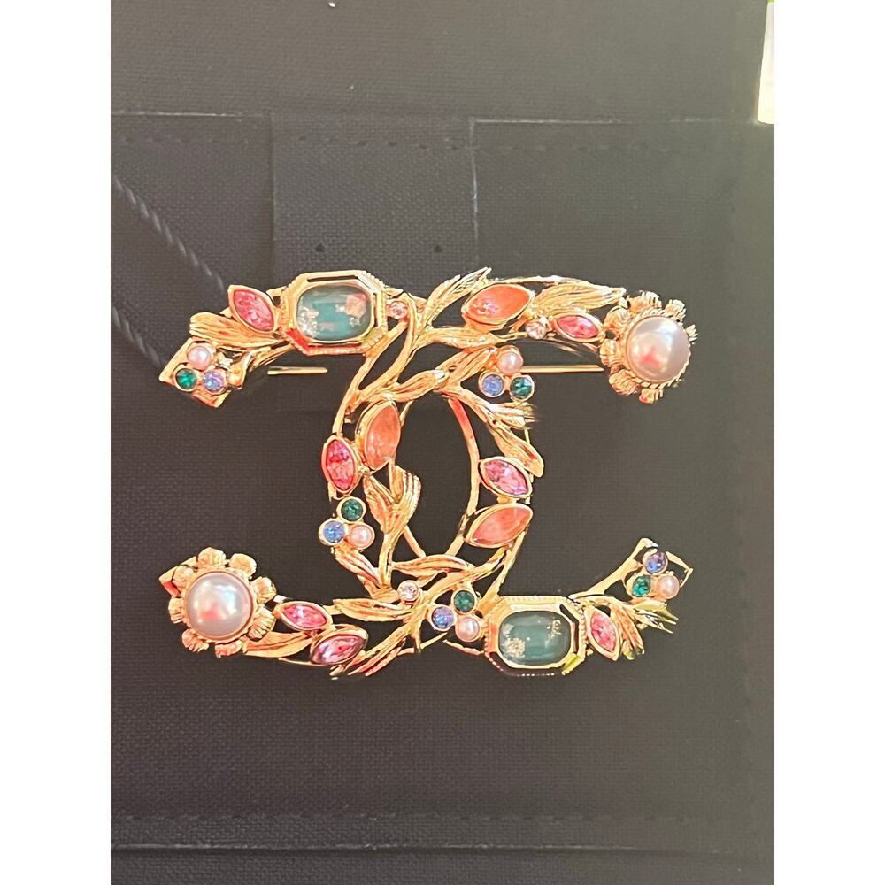 Chanel brooch multi stone pearl gold tone 2022 - Picture 12 of 14